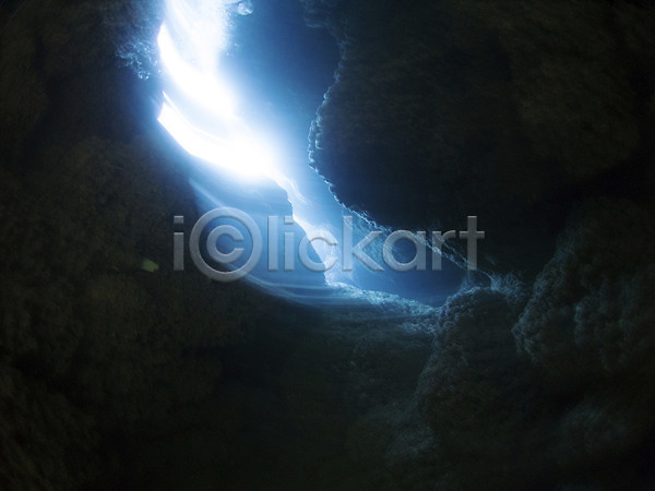 사람없음 JPG 포토 돌(바위) 동굴 바다 바닷속 바위(돌) 빛 수중 수중사진 야외 자연
