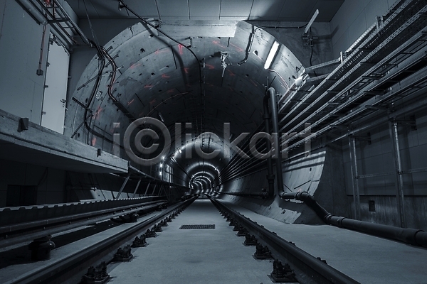 미래 사람없음 JPG 포토 해외이미지 곡선 교통시설 금속 기차 깊이 도로 도시 백그라운드 비즈니스 빛 산업 선 선로 소용돌이 속도 어둠 여행 역 전철 지하 콘크리트 터널 터미널 튜브 해외202004