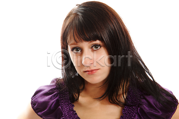 백인 사람 성인 여자 한명 JPG 포토 해외이미지 갈색머리 고립 미소(표정) 백그라운드 서기 얼굴 유행 해외202004
