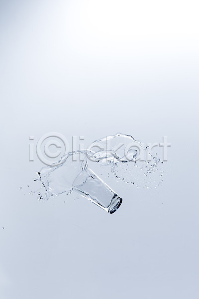 떨어짐 사람없음 JPG 순간포착 포토 물줄기 백그라운드 스튜디오촬영 실내 액체 액체표현 잔 컨셉 컵