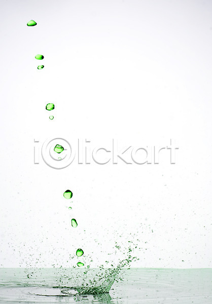 떨어짐 사람없음 JPG 순간포착 포토 물방울 백그라운드 스튜디오촬영 실내 액체 액체표현 음료 초록색 칵테일 컨셉 컬러