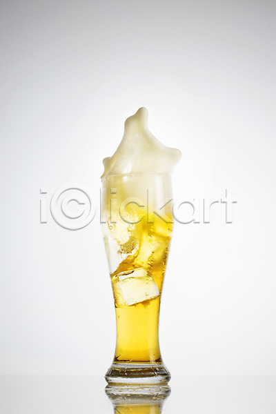 떨어짐 사람없음 JPG 순간포착 포토 거품 맥주 백그라운드 스튜디오촬영 실내 액체 액체표현 얼음 음료 잔 컨셉