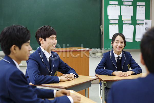10대 고등학생 남자 동양인 사람 십대만 여러명 여자 청소년 한국인 JPG 아웃포커스 포토 교복 교실 남학생 상반신 수업 실내 앉기 여학생 웃음 책상 토론 학교 학생