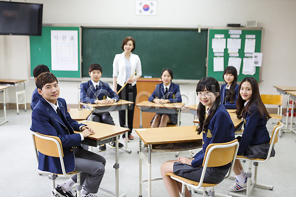 10대 고등학생 남자 사람 성인 여러명 여자 청소년 한국인 JPG 포토 교복 교사 교실 남학생 수업 실내 앉기 여학생 웃음 토론 학교 학생