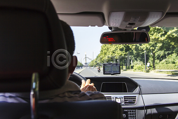 사람 한명 JPG 뒷모습 포토 독일 베를린 실내 운전 운전사 유럽 주간 차량내부 택시 해외