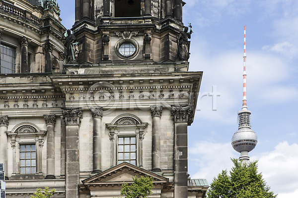 사람없음 JPG 포토 독일 베를린 베를린성당 성당 야외 유럽 유럽풍경 주간 텔레비전타워 풍경(경치) 하늘 해외 해외풍경