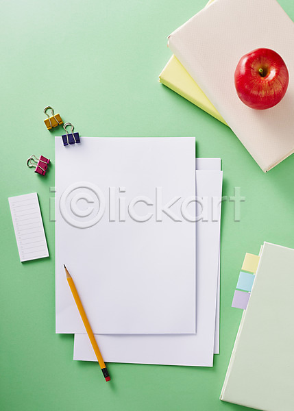 사람없음 JPG 포토 과일 메모지 문구용품 문서 백그라운드 사과(과일) 연두색 연필 종이 집게 책 클립 프레임