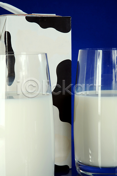추위 사람없음 JPG 포토 해외이미지 가득함 건강 고립 농장 백그라운드 보충 붓기 상품 싱글 액체 오브젝트 우유 유리 음료 음식 칼슘 크림 해외202004 흰색
