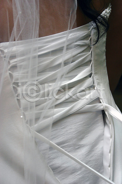 사랑 우아함 사람없음 여자 JPG 포토 해외이미지 가운 결혼 결혼식 넥타이 드레스 묘사 묶기 백그라운드 버튼 속옷 신혼부부 실크 약혼 유대감 유행 전통 질감 코르셋 해외202004 흰색