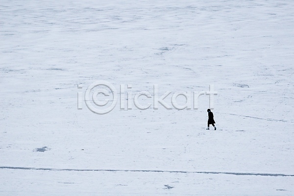 추위 사람 사람없음 JPG 포토 해외이미지 걷기 겨울 냉동 얼음 옷입기 해외202004 호수 흰색