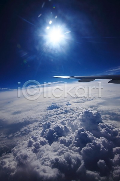 사람없음 JPG 포토 구름(자연) 뭉게구름 비행 비행기 빛 야외 주간 태양 하늘 해