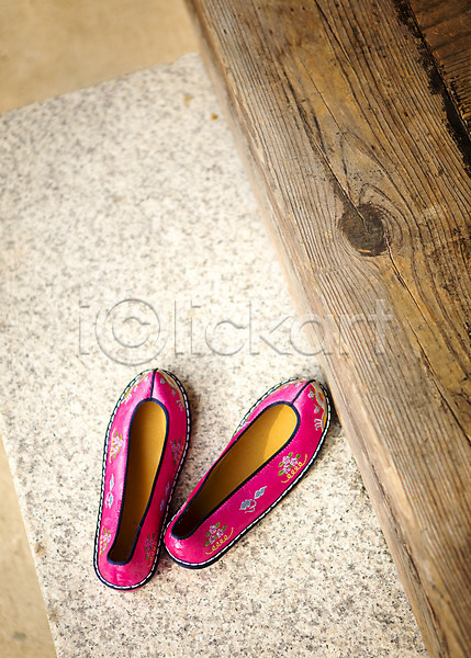 사람없음 JPG 포토 꽃신 신발 오브젝트 전통 전통소품 한켤레