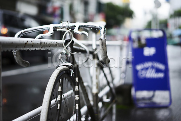 사람없음 JPG 아웃포커스 포토 교통수단 비(날씨) 야외 육상교통 일본 자전거 주간 한대