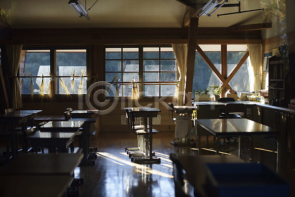 사람없음 JPG 포토 교실 실내 의자 일본 창문 책상 학교 햇빛
