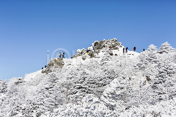 사람 여러명 JPG 포토 겨울 계절 눈꽃 덕유산 등산 산 상고대 야외 자연 전라북도 정상 주간 풍경(경치)