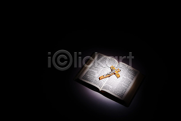 사람없음 JPG 포토 백그라운드 빛 성경 성당 성물 스튜디오촬영 십자가 어둠 예수 오브젝트 종교 종교용품 천주교 천주교용품 하나님