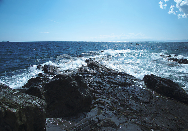 위험 침묵 사람없음 JPG 포토 해외이미지 만 맑음 물 바다 바위 백그라운드 섬 암초 여행 자연 터키석 파라다이스 파란색 풍경(경치) 하늘 해외202004 햇빛 흰색