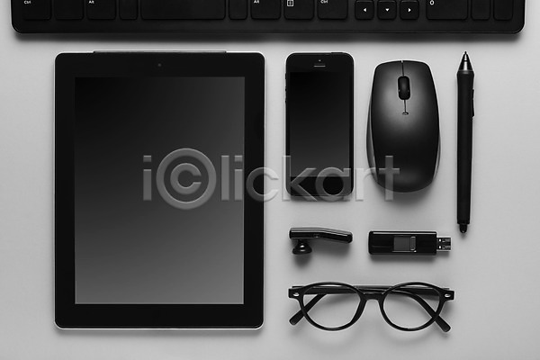 사람없음 JPG 포토 USB 검은색 계산기 마우스 백그라운드 사무용품 스마트폰 스튜디오촬영 실내 안경 오브젝트 전자제품 컬러 키보드 태블릿