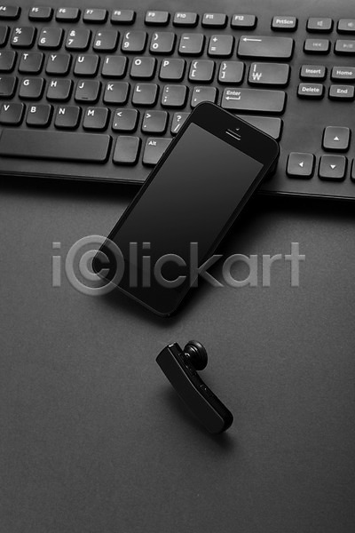 사람없음 JPG 포토 검은색 백그라운드 사무용품 스마트폰 스튜디오촬영 실내 오브젝트 이어폰 전자제품 컬러 키보드
