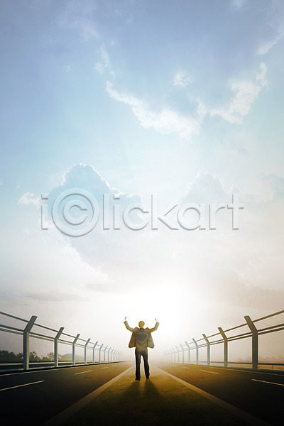 기쁨 성공 남자 남자한명만 사람 성인 성인남자만 한국인 한명 3D PSD 뒷모습 편집이미지 고속도로 구름(자연) 도로 비즈니스 비즈니스맨 야외 전신 주간 팔벌리기 하늘 햇빛