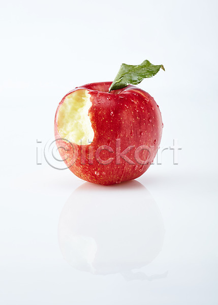 사람없음 JPG 포토 과일 먹은 백그라운드 빨간색 사과(과일) 스튜디오촬영 실내 컬러 한개