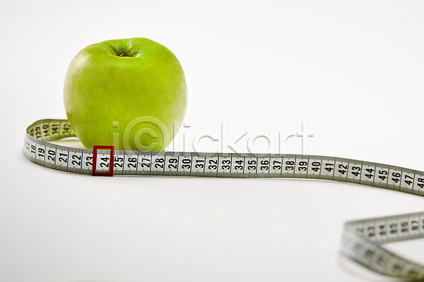 사람없음 JPG 아웃포커스 포토 과일 백그라운드 사과(과일) 숫자 스튜디오촬영 실내 아오리사과 연두색 자 줄자 컬러 한개