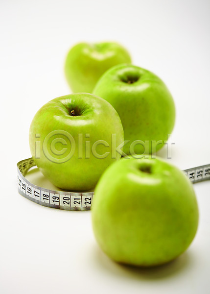 사람없음 JPG 아웃포커스 포토 과일 다이어트 백그라운드 사과(과일) 스튜디오촬영 실내 아오리사과 여러개 연두색 자 줄자 칼로리 컬러