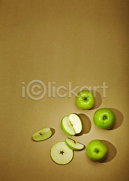 사람없음 JPG 포토 하이앵글 과일 백그라운드 사과(과일) 스튜디오촬영 실내 아오리사과 여러개 연두색 조각 조각(피스) 컬러