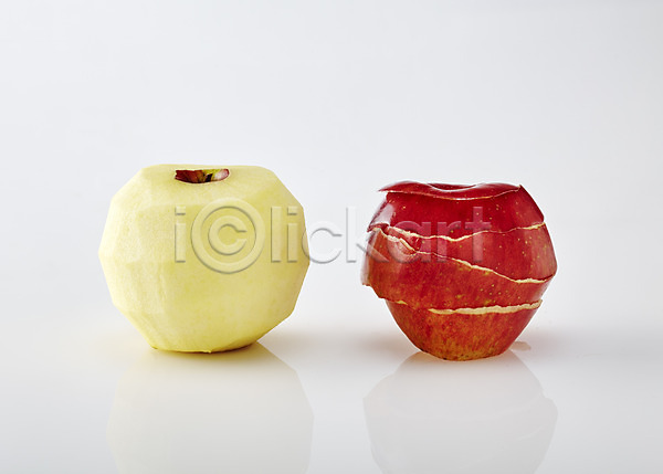 사람없음 JPG 포토 과일 껍질 두개 백그라운드 빨간색 사과(과일) 스튜디오촬영 실내 컬러