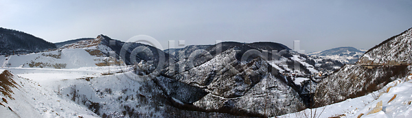 추위 사람없음 JPG 포토 해외이미지 겨울 계곡 계절 구름(자연) 나무 날씨 냉동 눈내림 산 숲 알프스 야외 언덕 얼음 자연 장면 풍경(경치) 하늘 해외202004 햇빛 흰색