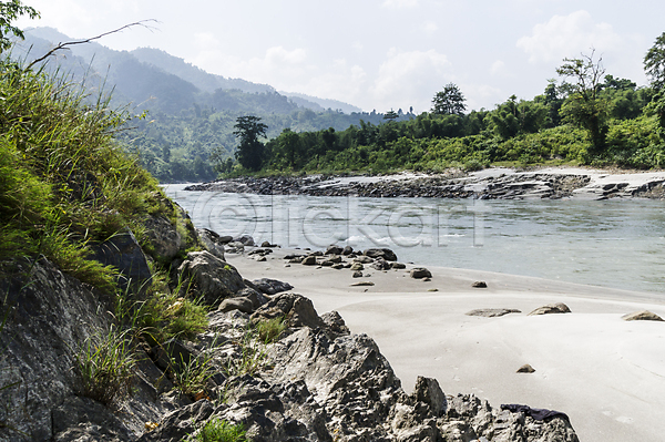사람없음 JPG 포토 해외이미지 가로 강 개울 나무 내추럴 네팔 모래 물 숲 시골 아시아 야외 풍경(경치) 해외 해외202004