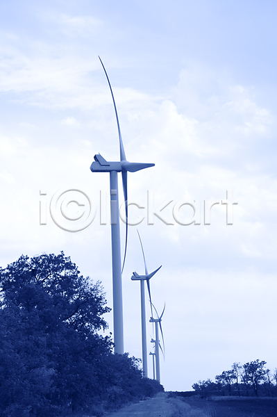 사람없음 JPG 포토 해외이미지 그린에너지 바람 발전기 산업 세대 에너지 파란색 풍경(경치) 풍력에너지 풍차 프로펠러 하늘 해외202004 환경 힘