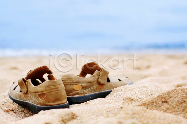 사람없음 JPG 포토 해외이미지 모래 신발 야외 여름(계절) 주간 한켤레 해변 해외202004