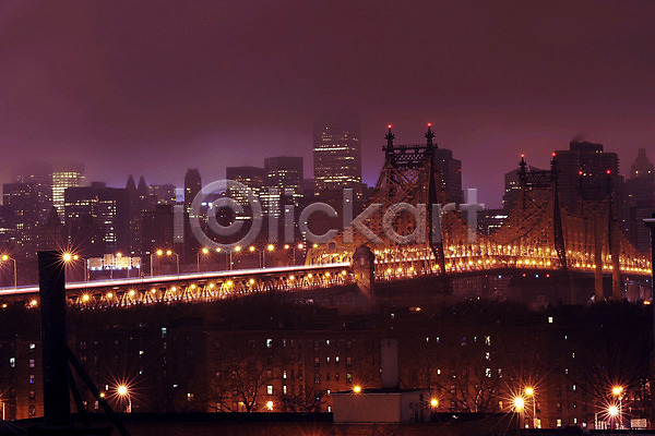 사람없음 JPG 포토 건축물 고층빌딩 뉴욕 다리(건축물) 도시 도시풍경 맨해튼 미국 빌딩 빛 아메리카 야간 야경 야외 풍경(경치) 해외풍경