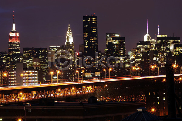 사람없음 JPG 포토 건축물 고층빌딩 뉴욕 다리(건축물) 도시 도시풍경 도심 맨해튼 미국 빌딩 빛 아메리카 야간 야경 야외 풍경(경치) 해외풍경