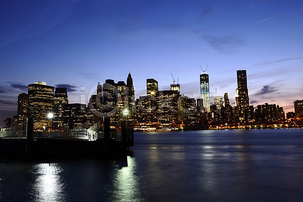 사람없음 JPG 포토 강 건축물 구름(자연) 뉴욕 다리(건축물) 도시 도시풍경 미국 브루클린 빌딩 빛 아메리카 야경 야외 일몰 풍경(경치) 하늘 해외풍경
