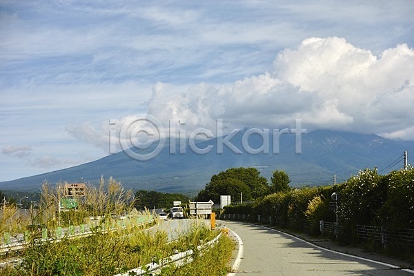 사람없음 JPG 포토 구름(자연) 길 나무 도로 산 식물 야외 원근감 자동차 자연 주간 풍경(경치) 하늘