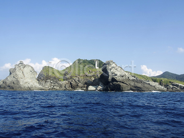 사람없음 JPG 포토 구름(자연) 돌(바위) 등대 바다 바위(돌) 섬 야외 오키나와 일본 자연 주간 풍경(경치) 하늘