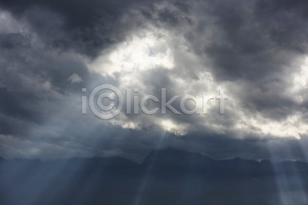 사람없음 JPG 실루엣 포토 구름(자연) 빛 빛무리 산 야외 자연 자연현상 주간 풍경(경치) 하늘 햇빛