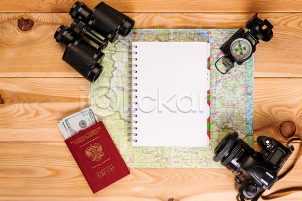 사람없음 JPG 포토 하이앵글 해외이미지 공책 나침반 실내 쌍안경 여권 여행 오브젝트 지도 카메라 해외202004