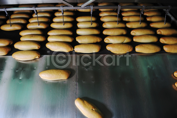사람없음 JPG 포토 해외이미지 공장 기계 빵 실내 일렬 해외202004