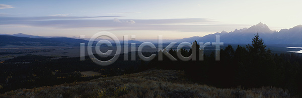 떨어짐 신선 평화 사람없음 JPG 포토 해외이미지 계절 공원 광선 구름 길 나무 날씨 넘어짐 노란색 농장 도로 땅 땅바닥 맑음 방법 밭 백그라운드 봄 빛 생태학 수평선 숲 시골 식물 안개 야외 언덕 여름 여행 오렌지 일몰 일출 자연 잔디 장면 정원 초록색 태양 풍경 하늘 해외202004 해외포토 햇빛 환경 흙 흰색