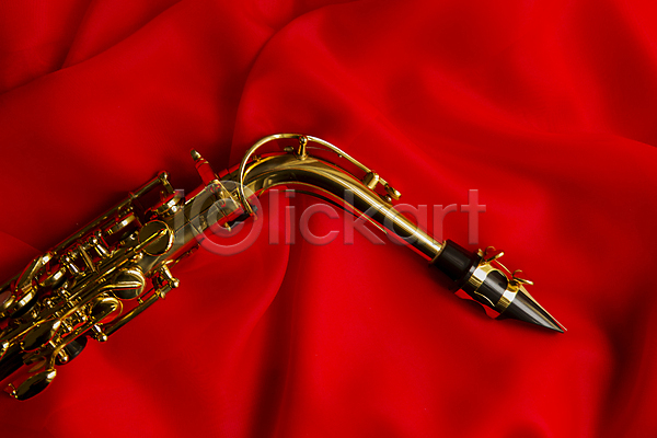 사람없음 JPG 포토 해외이미지 1 기구 놋쇠 디자인 마우스피스 백그라운드 빛 빨간색 색소폰 스타일 엘리먼트 음악 재즈 직물 질감 해외202004 황금