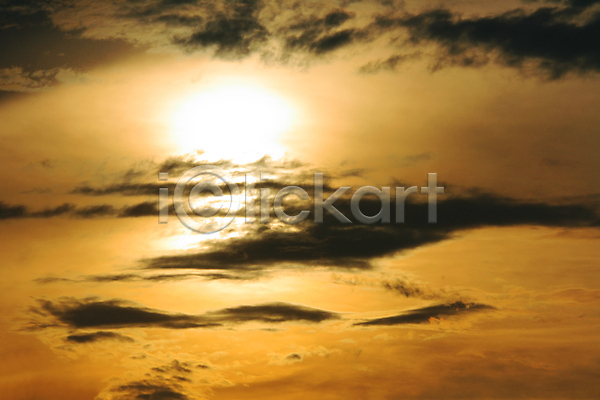 사람없음 JPG 포토 해외이미지 구름(자연) 백그라운드 오렌지 일몰 저녁 태양 하늘 해외202004 환상