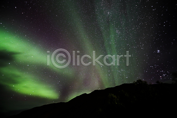 사람없음 JPG 포토 해외이미지 겨울 별 북극 북쪽 빛 아이슬란드 야간 여행 오로라 우주 자연 전등 천문학 초록색 태양 하늘 해외202004