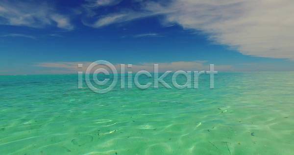 세명 JPG 포토 해외이미지 구름(자연) 맑음 모래 모래사장 모래언덕 몰디브 물 바다 석호 섬 여름(계절) 자연 터키석 파라다이스 파란색 풍경(경치) 하늘 해외202004 휴가 흰색
