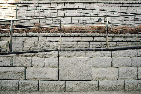 사람없음 JPG 포토 겨울 난간 담장 돌담 백그라운드 벽 서울 야외 오르막 주간 풍경(경치)