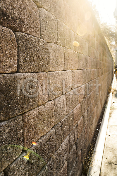 사람없음 JPG 포토 겨울 담장 돌(바위) 돌담 백그라운드 벽 서울 야외 주간 청계천 풍경(경치) 햇빛