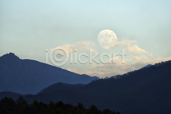 사람없음 JPG 포토 구름(자연) 달 보름달 산 야외 자연 주간 풍경(경치) 하늘