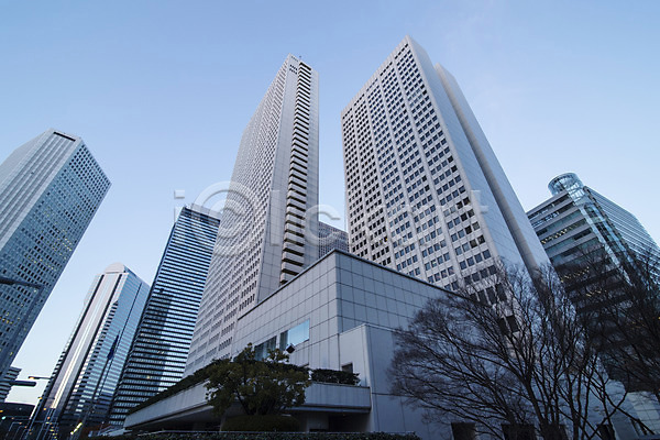 사람없음 JPG 로우앵글 포토 건축물 고층빌딩 나무 도시 도시풍경 도쿄 빌딩 식물 신주쿠 야외 일본 주간 풍경(경치) 하늘 해외풍경 현대건축